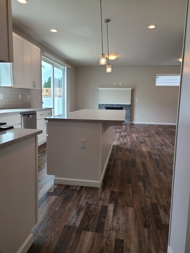 Building Photo - Yelm Creek Estates, 4 Bedroom, 2.75 Bathroom with Den