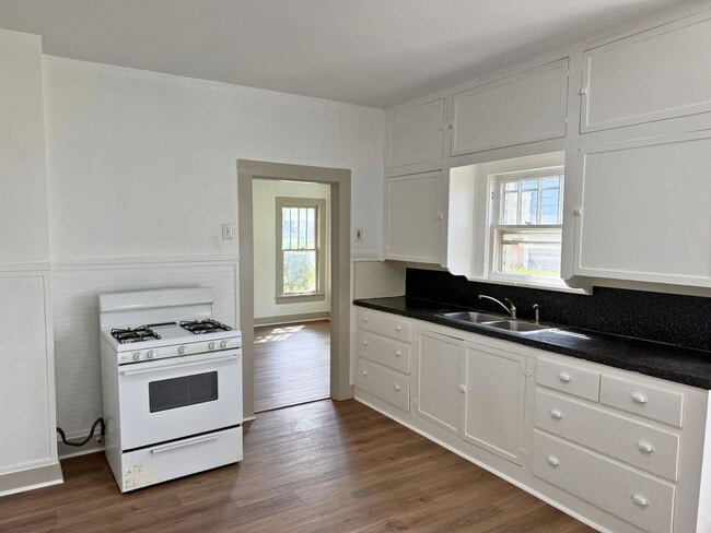 Building Photo - 1810 7th St