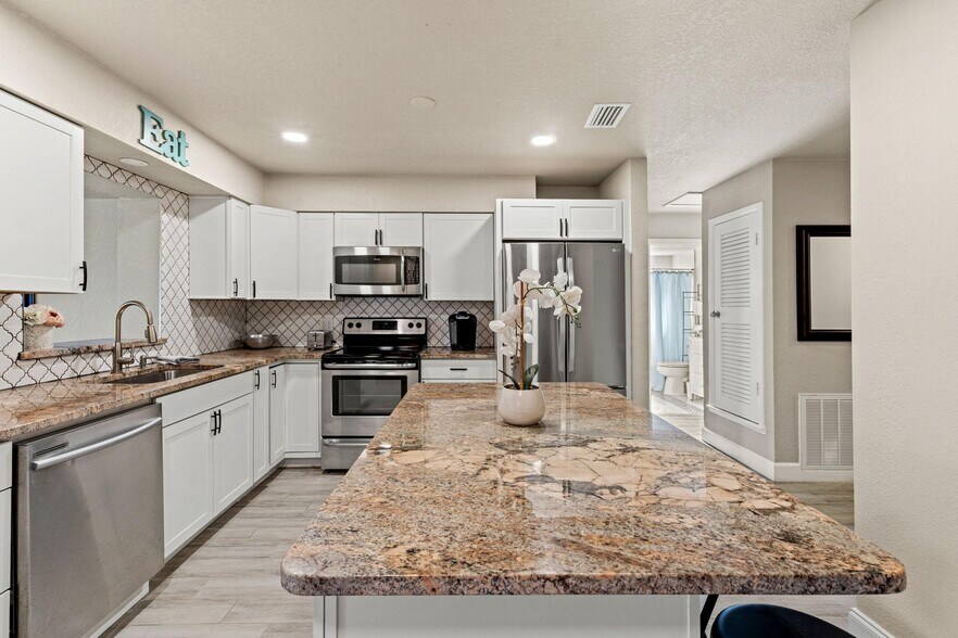 Primary Photo - 10907 N 29th St