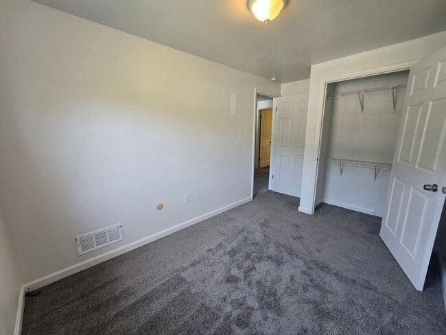 Building Photo - 3 Bedroom Townhouse in Hempfield School Di...
