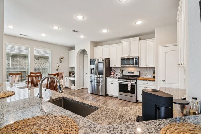 Building Photo - 15707 Braemar Cove Dr