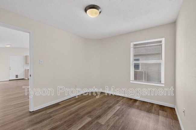 Building Photo - 328 Escena Pl SE