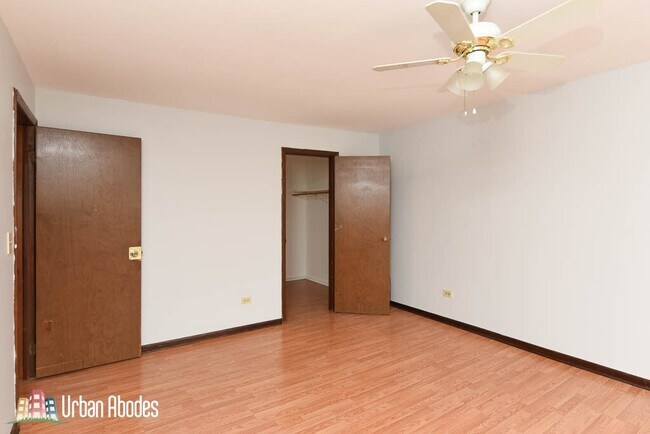 Building Photo - 3042 N Central Ave