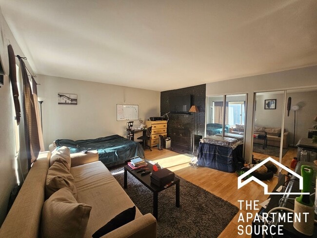 Building Photo - 744 W Gordon Terrace