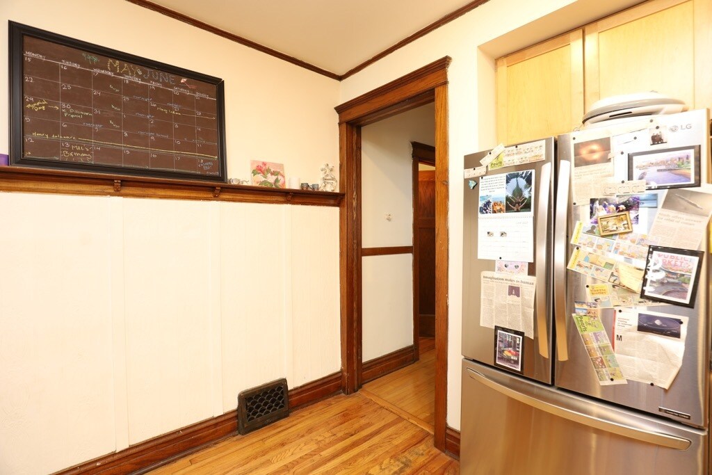 Building Photo - 2774 N Kenmore Ave