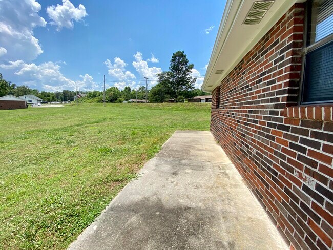 Building Photo - 101 Lytle Rd