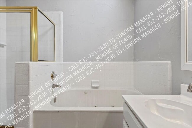 Building Photo - 473 Leisure Ln