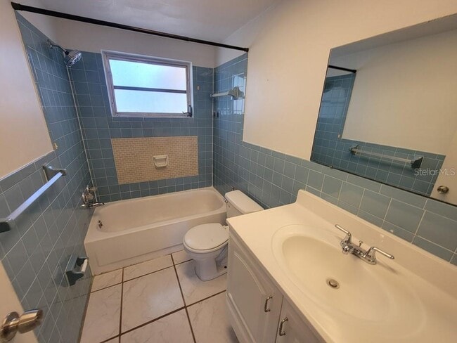 Building Photo - 5912 Della Dr