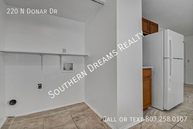 Building Photo - 220 N Donar Dr