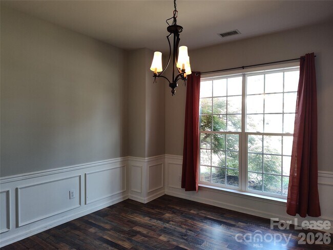 Building Photo - 4018 Manor House Dr