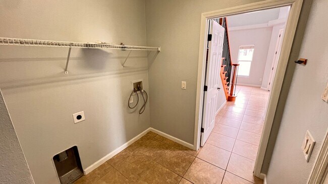 Building Photo - Available NOW! Stunning 4-Bedroom Home in ...