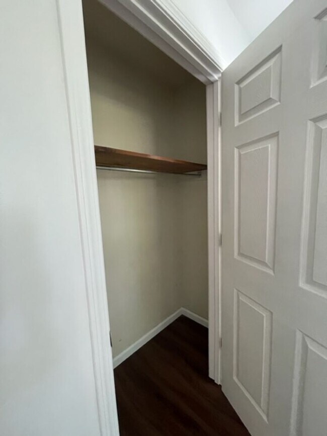 Building Photo - Maryville 37801 - 3 bedroom, 1.5 bath one level hime - Contact Debra Johnson (865) 591-8281