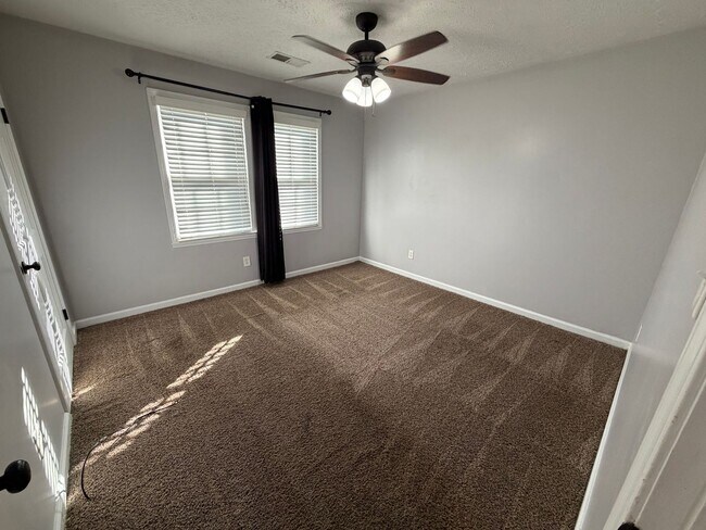 Building Photo - 3 Bedrooms, 1 Bathroom - Home in Celenease! *MOVE-IN SPECIAL!!*