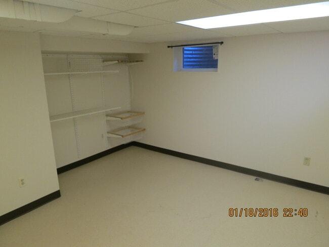 Building Photo - 3br Bethesda Rental