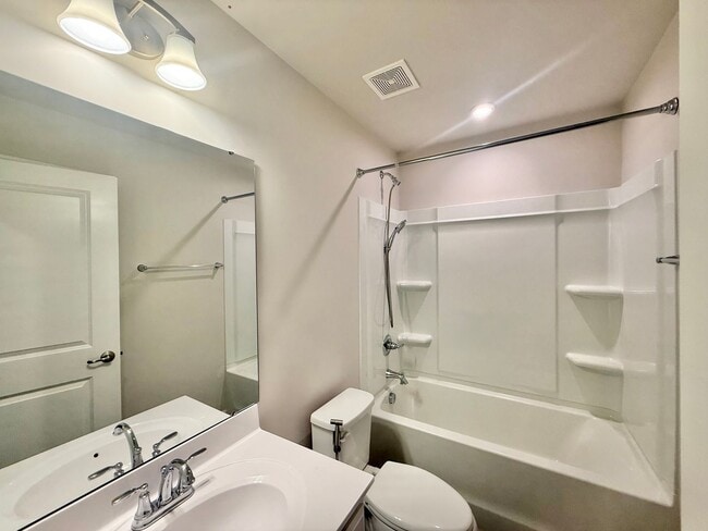 Building Photo - 1130 Romeria Dr