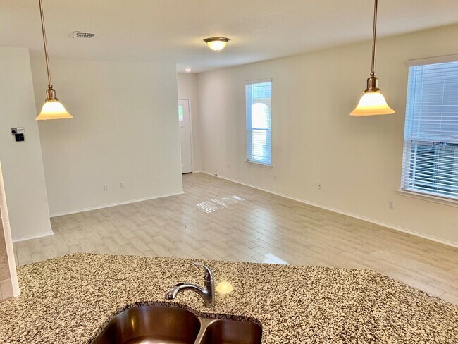 Building Photo - 3 Bedroom, 2.5 Bathroom Home in Cedar Park!