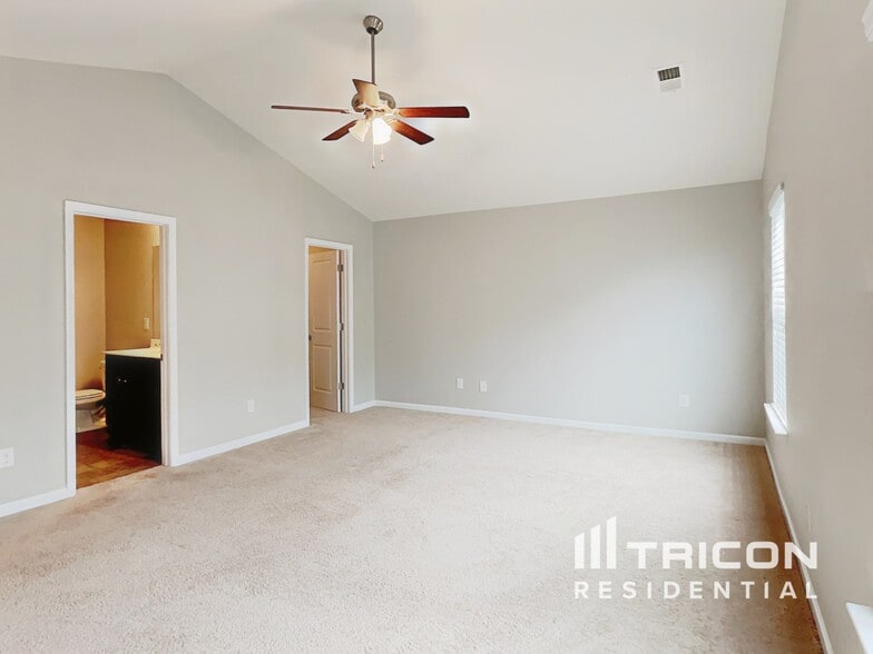 Building Photo - 228 Elmhaven Dr