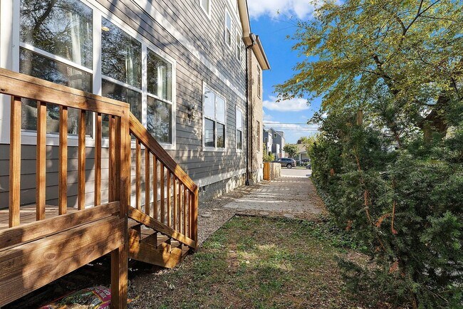 Building Photo - 1725 7th Ave N