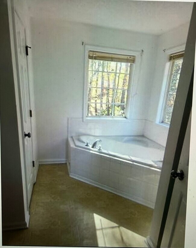 Building Photo - Move-In Ready Home Designed for Comfortable Family Living