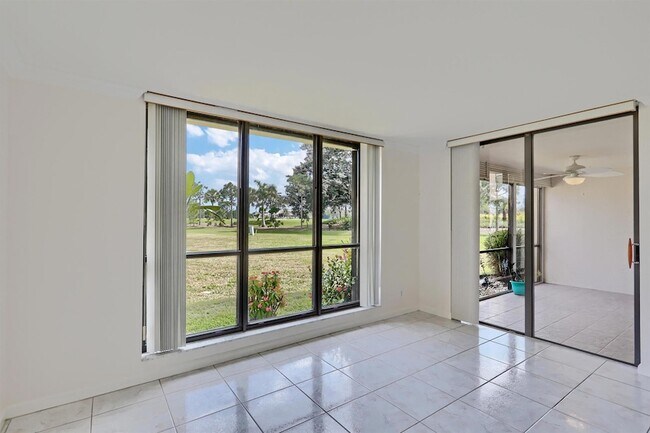 Building Photo - 5390 Woodland Lakes Dr