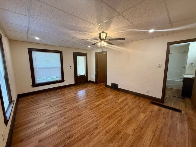 Building Photo - 915 S 3rd Ave