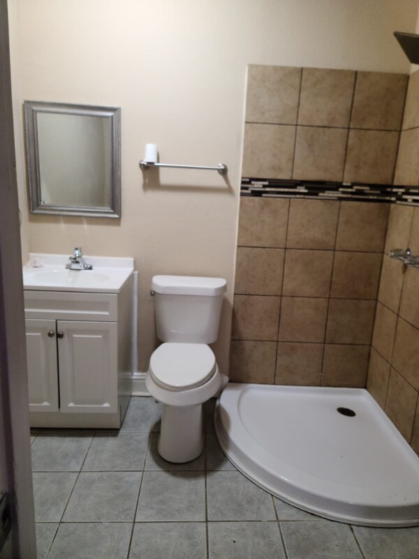 Building Photo - 2539 Hillsboro Ave