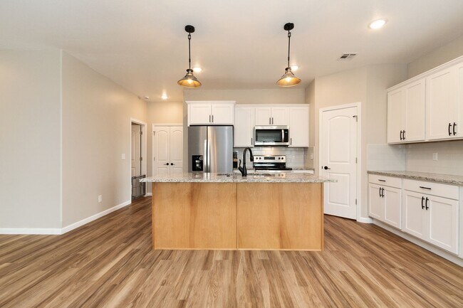 Building Photo - New home for rent!