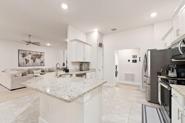 Building Photo - 8324 Amalfi Cir