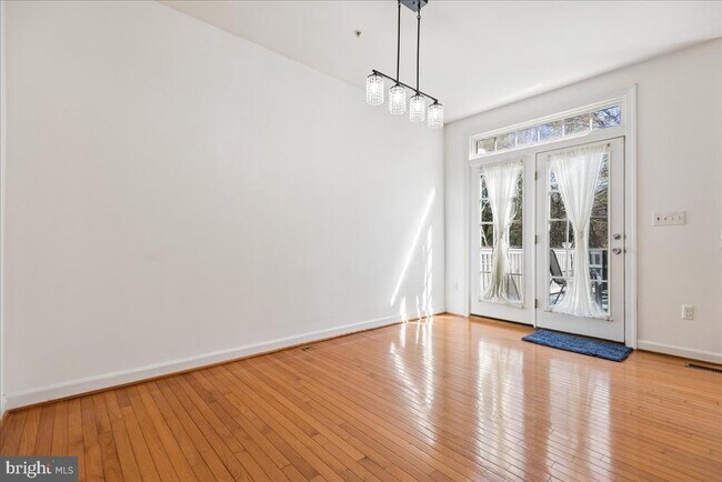 Building Photo - 10823 Wadsworth Rd