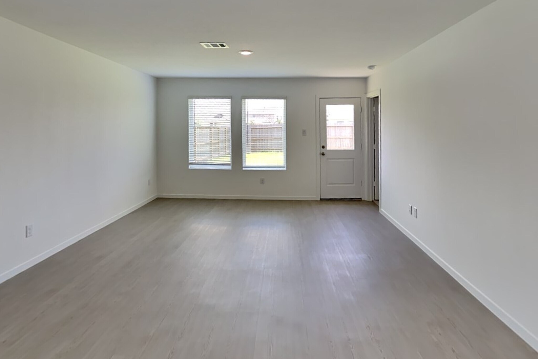 Building Photo - 922 Lago Laceno Ln