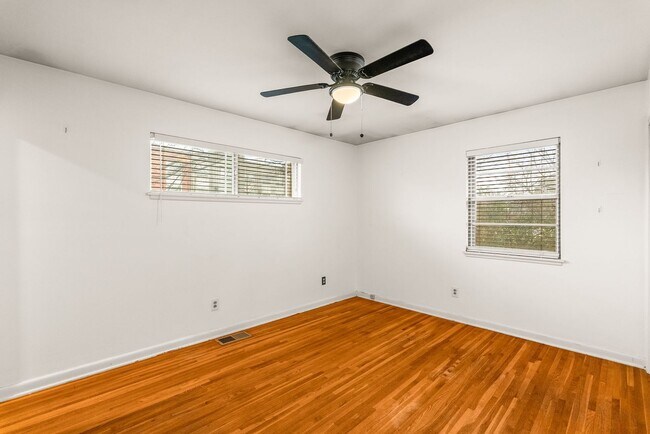 Building Photo - 11 Berrywood Cir