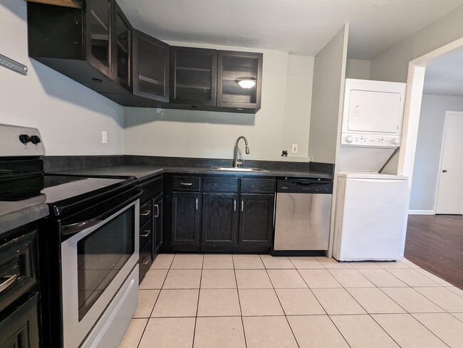 Building Photo - 2400 Hammond Dr