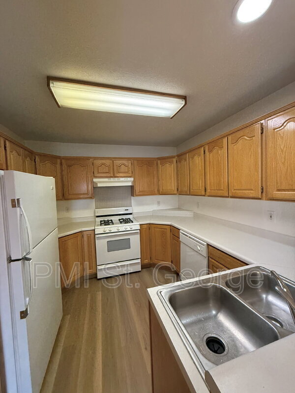 Building Photo - 2605 E 700 N