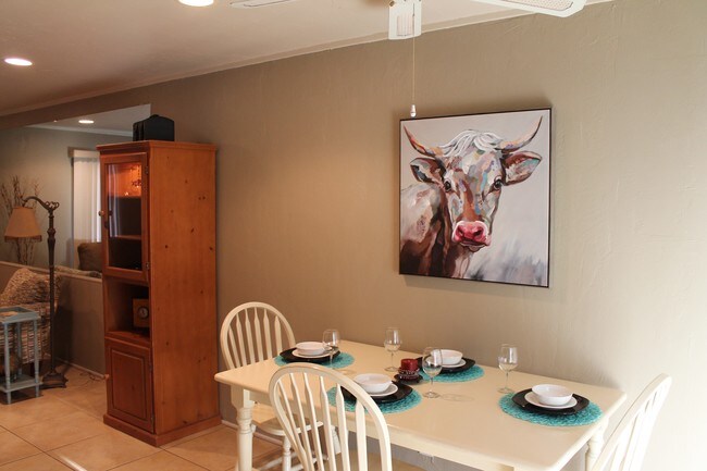 Building Photo - 1961 Park Terrace Pl