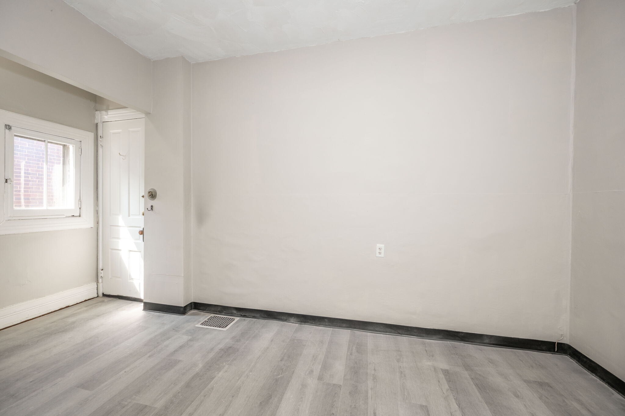 Bedroom and desk space studio style layout - 475 Riddle Rd