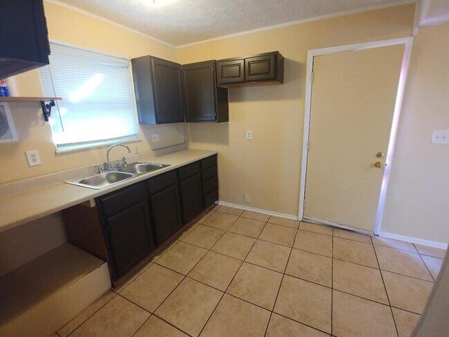 Building Photo - 5463 Sedalia Dr