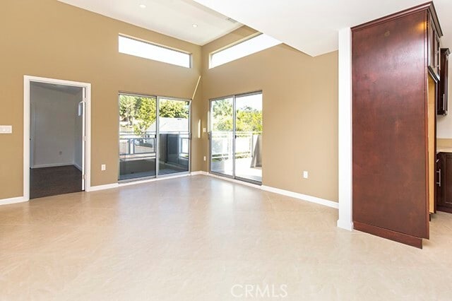 Building Photo - 3240 Montrose Ave