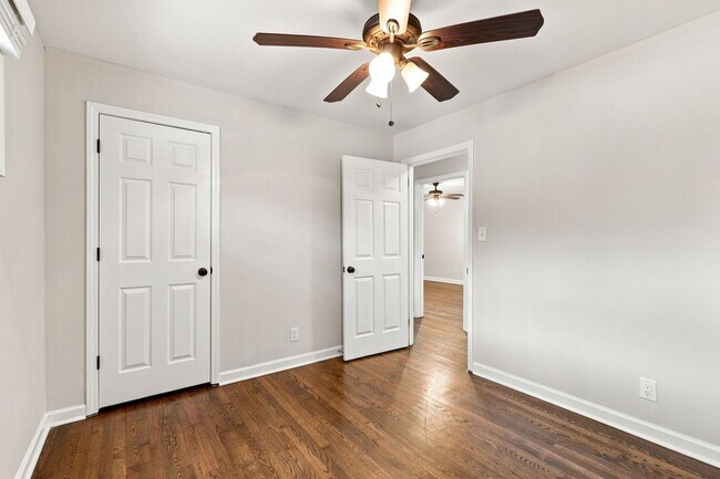 Building Photo - 3205 Crandon Ln