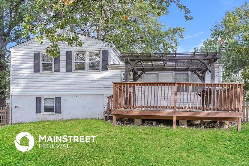 Building Photo - 1006 SW Lakeview Blvd