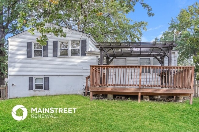 Building Photo - 1006 SW Lakeview Blvd