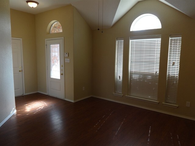 Building Photo - 9812 Sparrow Hawk Ln