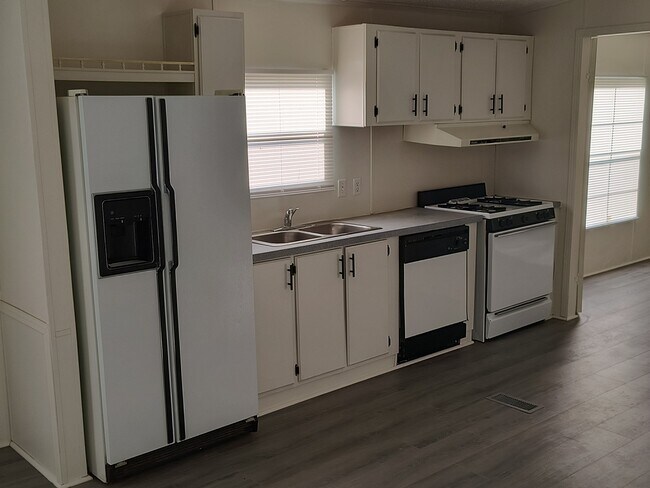 Building Photo - 715 Northview Cir