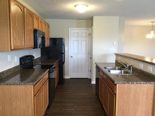 Building Photo - 4660 Amesbury Pl