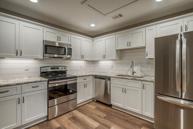 Building Photo - 224 Alcovy St