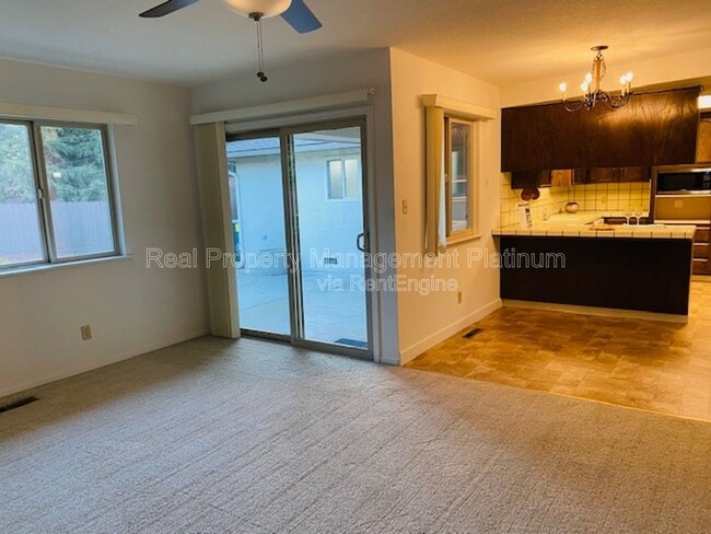 Building Photo - 1055 W Fremont Ave