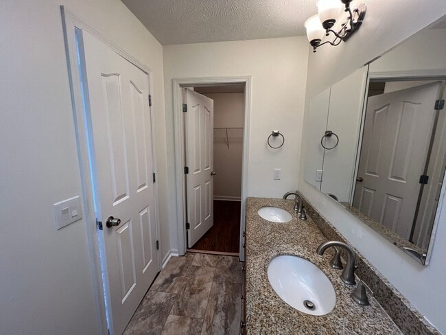 Building Photo - Nice 3 Bedroom 2 Bath plus Bonus Room in Murfreesboro - Available Immediately!