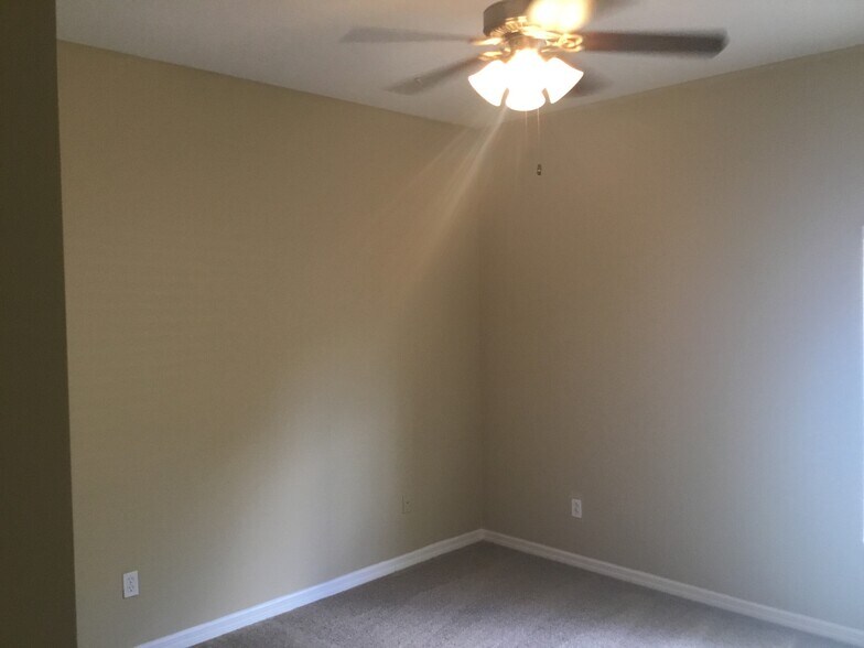 Building Photo - 1309 Kintla Rd