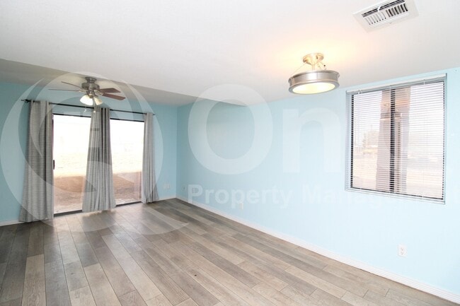 Building Photo - 2049 W Bloomfield Rd