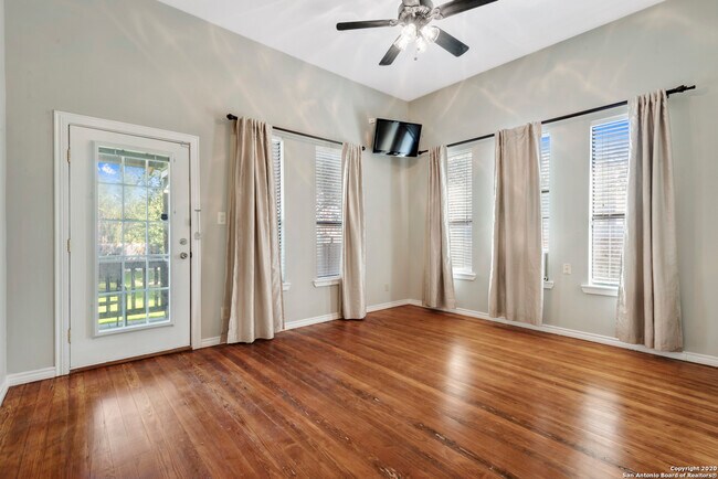 PRIMARY ROOM WITH BACKYARD ACCESS - 321 Grove Ave