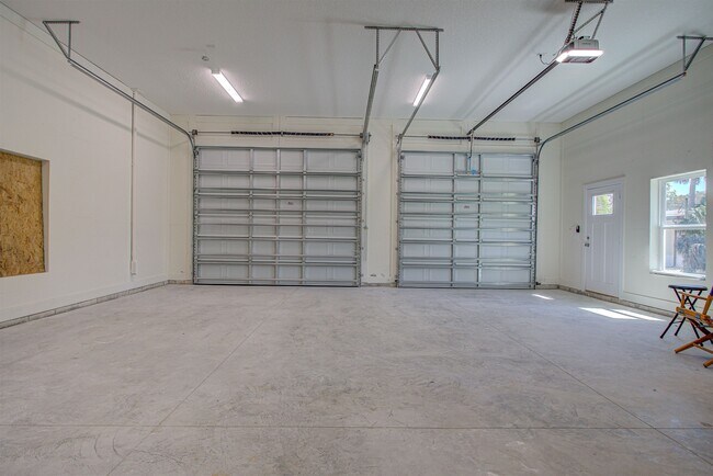 Building Photo - 253 Desoto Rd